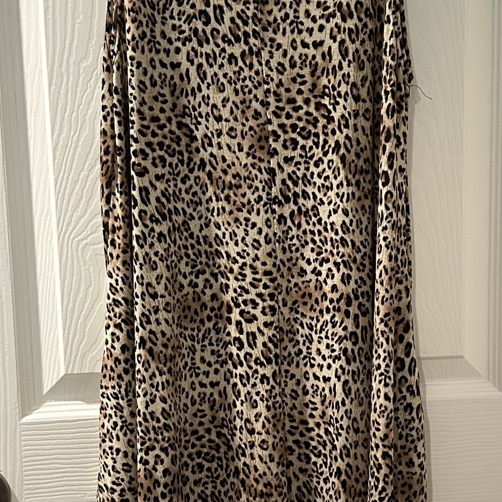 Chic Leopard Print Midi Dress